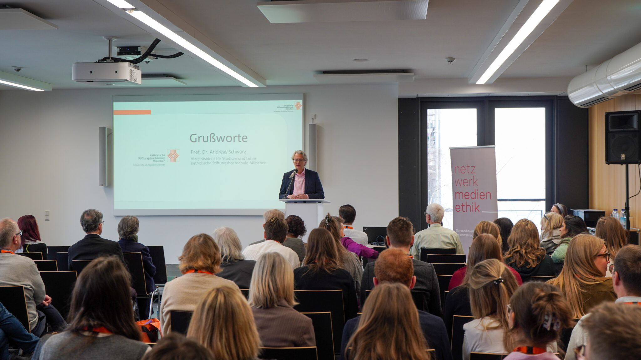 Eröffnung der Tagung und Begrüßung an der Katholischen Stiftungshochschule durch deren Vizepräsident Prof. Dr. Andreas Schwarz